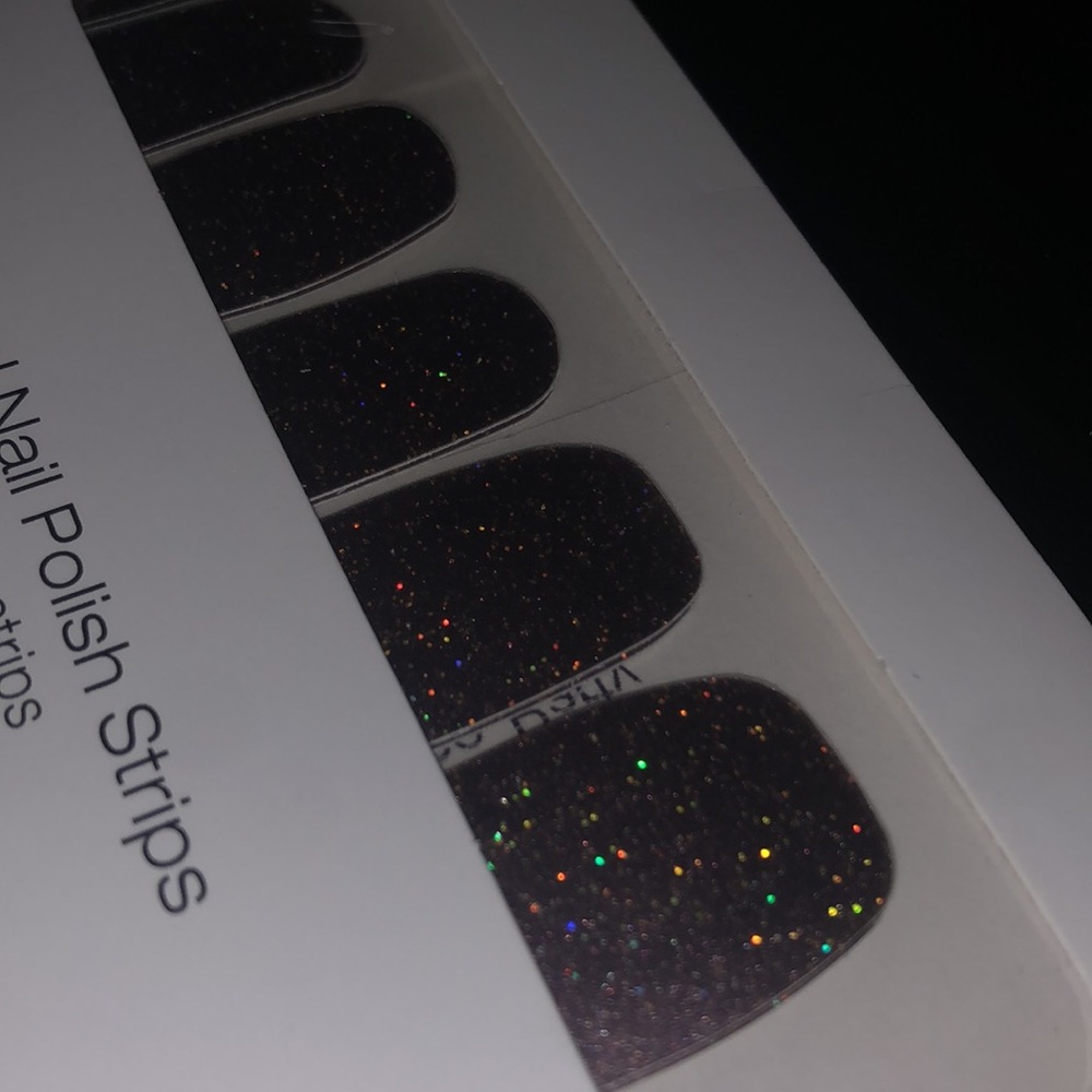 Life of the party Color Street Nail Strips - Picture 4 of 8